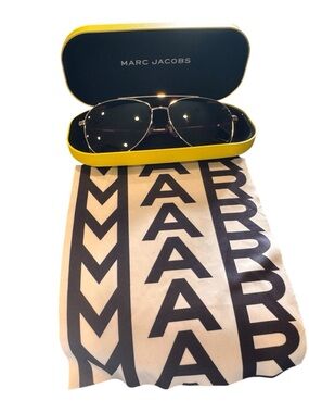 Marc Jacobs Black Aviator Sunglasses with Yellow Case NWOT